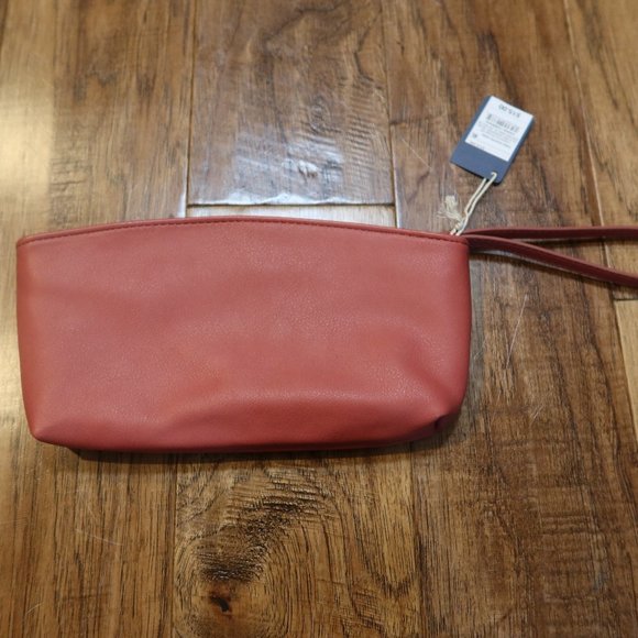 😇 3/$15 or listed price **NWT Wristlet - Picture 1 of 4